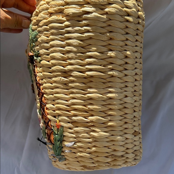 Tropical Woven Tote Bag with Sequined Flamingo Palm Tree Design - Picture 5 of 16